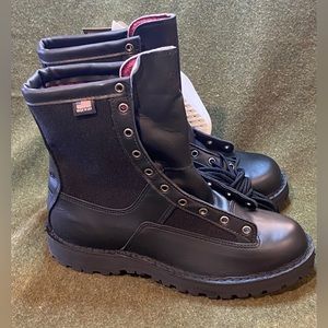 NEW-Danner Acadia 8” 200gram Insulated Boots, Men’s 10.5, Width EE, Vibram soles